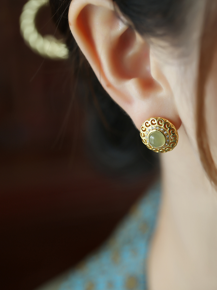 Elegant Hetian Jade and Silver Flower Wire Earrings with 18K Gold Peace Buckle - High-End Light Luxury Jewelry for Women Elegant Hetian Jade and Silver Flower Wire Earrings with 18K Gold Peace Buckle - High-End Light Luxury Jewelry for Women