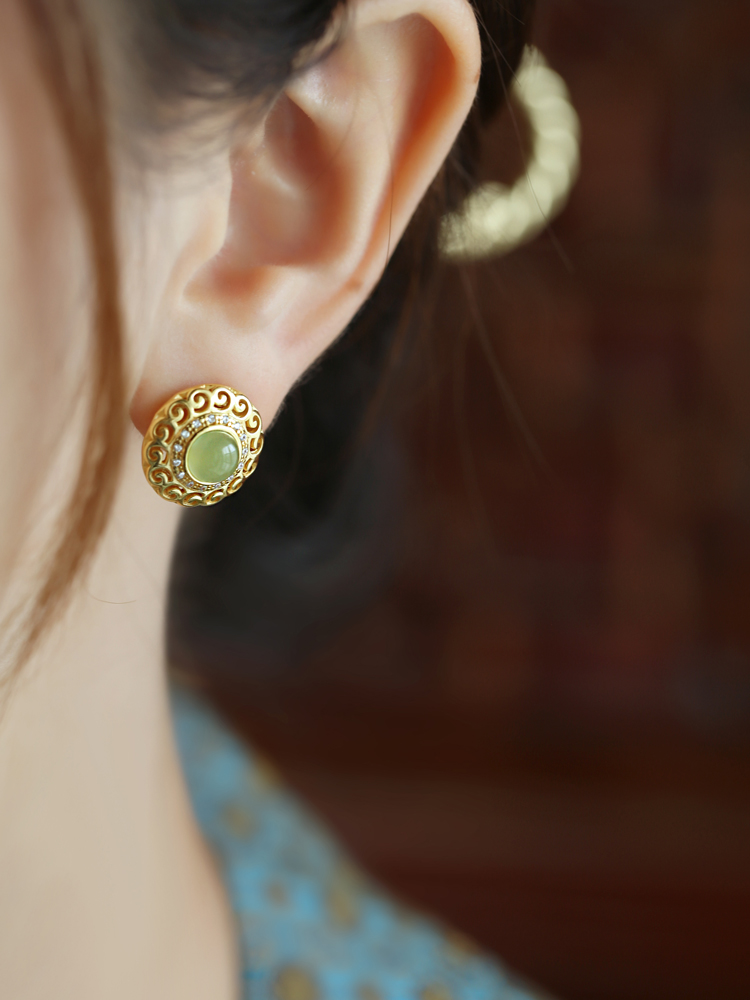 Elegant Hetian Jade and Silver Flower Wire Earrings with 18K Gold Peace Buckle - High-End Light Luxury Jewelry for Women Elegant Hetian Jade and Silver Flower Wire Earrings with 18K Gold Peace Buckle - High-End Light Luxury Jewelry for Women