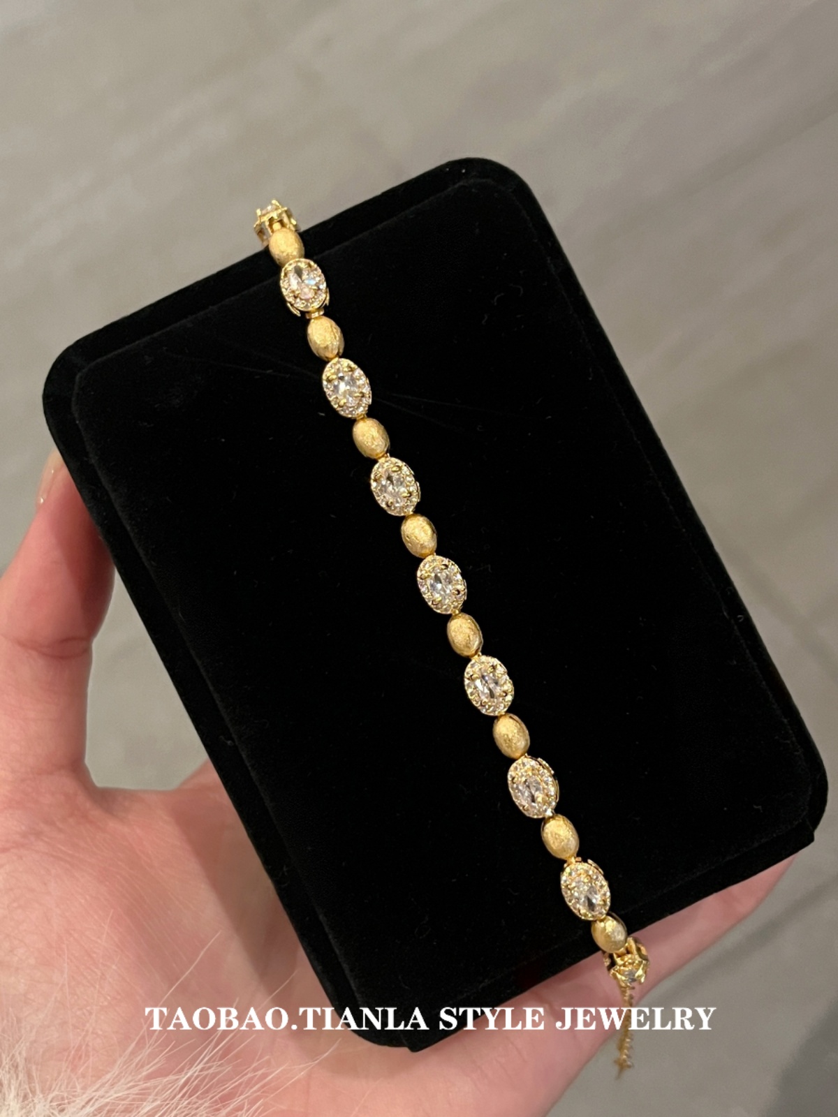 Elegant High Carbon Diamond Bracelet for Women - Old Money Style, Niche Light Luxury Jewelry with Sophisticated Charm Elegant High Carbon Diamond Bracelet for Women - Old Money Style, Niche Light Luxury Jewelry with Sophisticated Charm