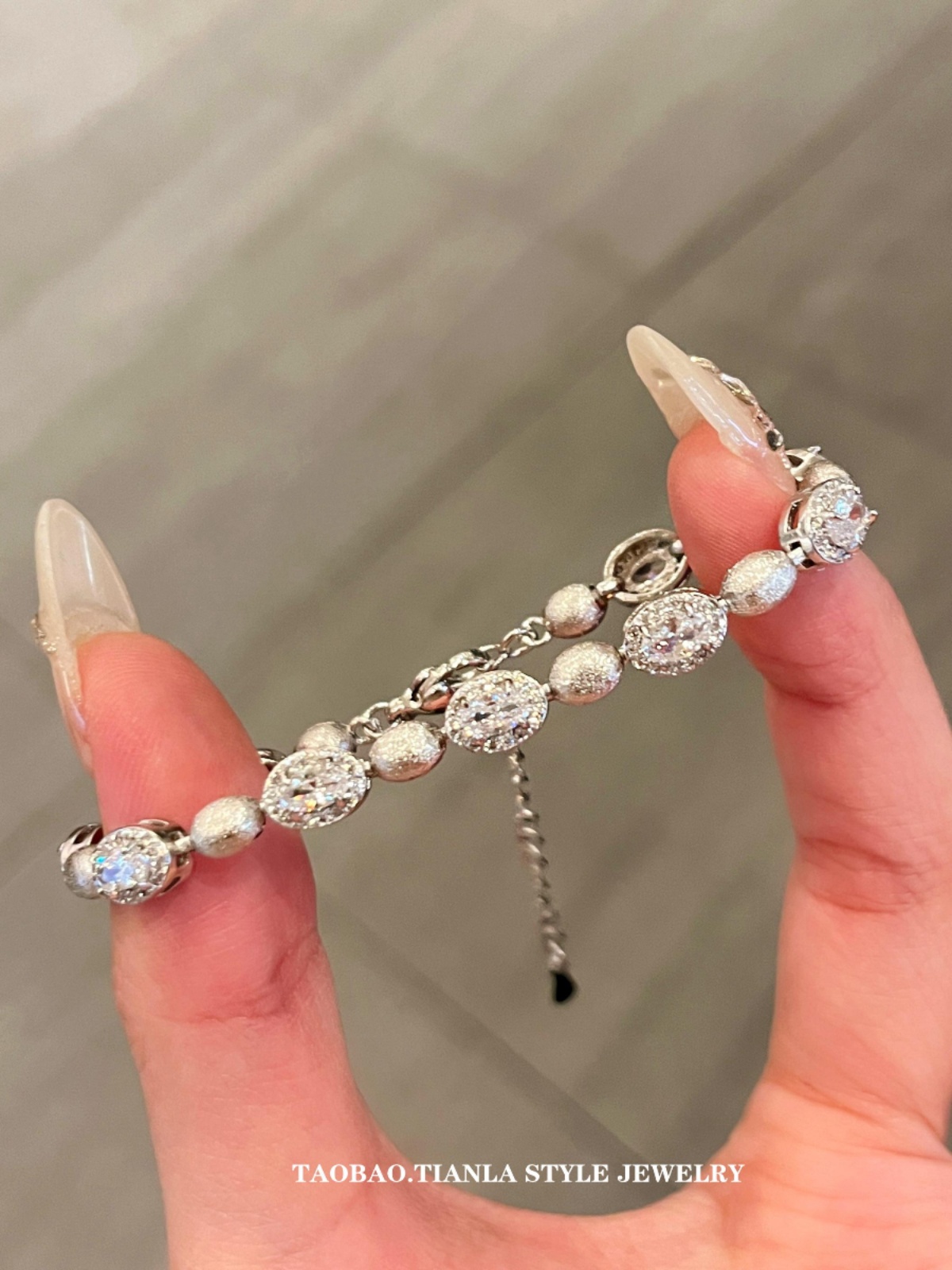 Elegant High Carbon Diamond Bracelet for Women - Old Money Style, Niche Light Luxury Jewelry with Sophisticated Charm Elegant High Carbon Diamond Bracelet for Women - Old Money Style, Niche Light Luxury Jewelry with Sophisticated Charm