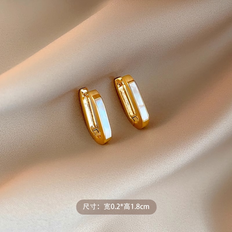 Elegant High-End Stud Earrings for Women - Versatile Designer Ear Accessories, Chic and Timeless Style