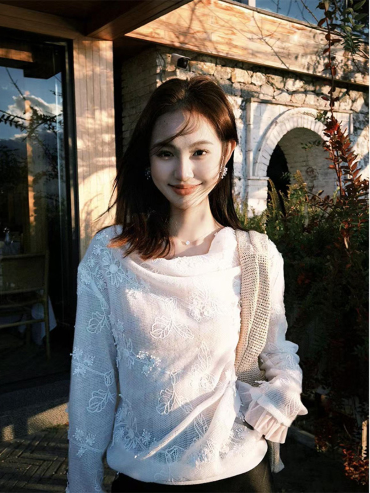 Elegant Hollow White Lace Edge Top - Unique Temperament Fashion Blouse for Women - Chic & Exquisite Style Elegant Hollow White Lace Edge Top - Unique Temperament Fashion Blouse for Women - Chic & Exquisite Style