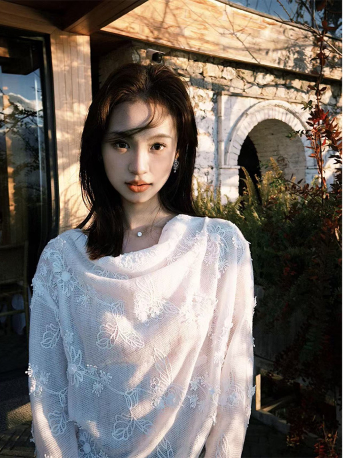 Elegant Hollow White Lace Edge Top - Unique Temperament Fashion Blouse for Women - Chic & Exquisite Style Elegant Hollow White Lace Edge Top - Unique Temperament Fashion Blouse for Women - Chic & Exquisite Style