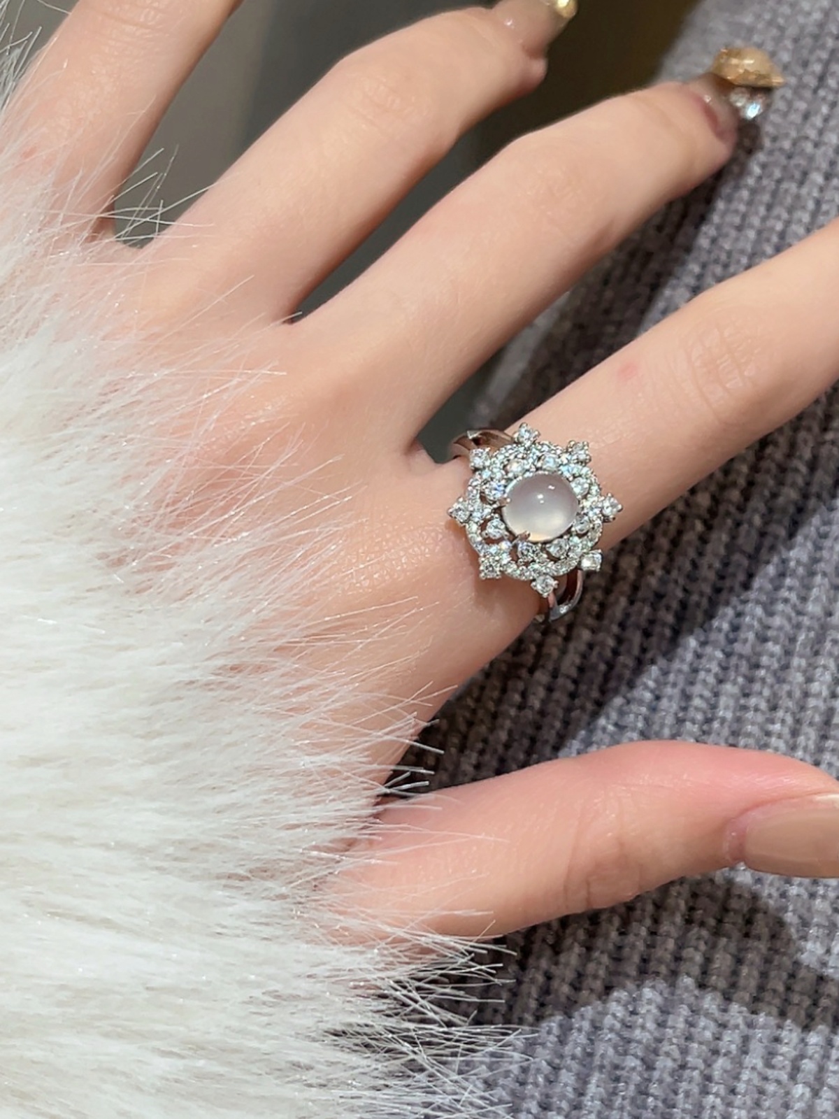 Elegant Imitation White Jade Agate Zircon Ring for Women, Pure Silver, High-Quality Light Luxury Index Finger Jewelry Elegant Imitation White Jade Agate Zircon Ring for Women, Pure Silver, High-Quality Light Luxury Index Finger Jewelry