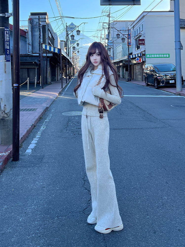 Elegant Knitted Long-Sleeve Top and Slim Pants Two-Piece Set for Women - Warm Spring Autumn Fashion, High-End Style Elegant Knitted Long-Sleeve Top and Slim Pants Two-Piece Set for Women - Warm Spring Autumn Fashion, High-End Style