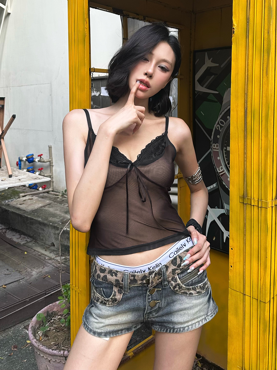 Elegant Lace Splicing V-Neck Camisole for Women - Slim Fit Mesh Top for a Cool Y2K Look, Perfect for Hot Girl Style