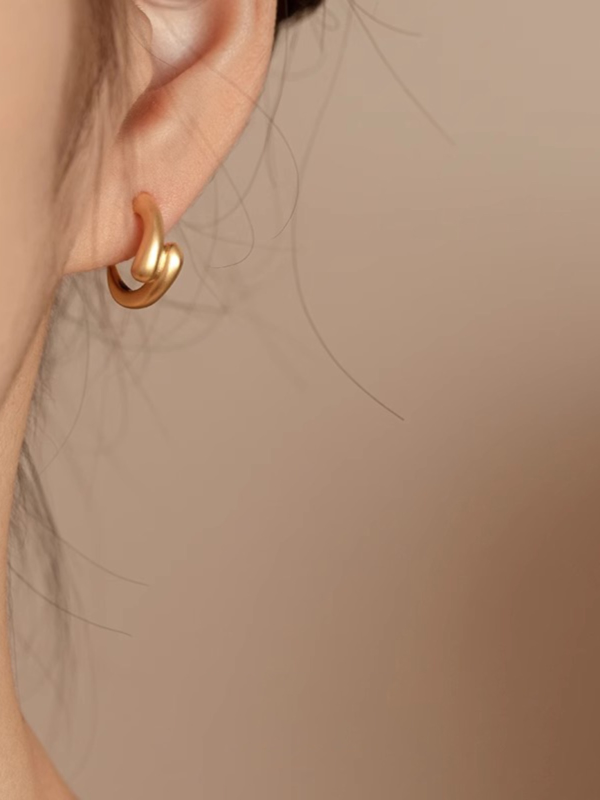 Elegant Matte Geometric Clip-On Earrings for Women - Minimalist Fashion Small Mosquito Coil Design Elegant Matte Geometric Clip-On Earrings for Women - Minimalist Fashion Small Mosquito Coil Design