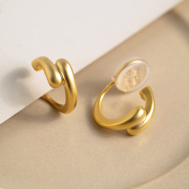 Elegant Matte Geometric Clip-On Earrings for Women - Minimalist Fashion Small Mosquito Coil Design Elegant Matte Geometric Clip-On Earrings for Women - Minimalist Fashion Small Mosquito Coil Design