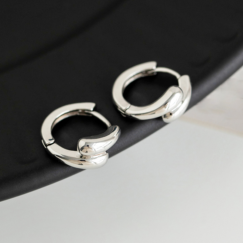 Elegant Matte Geometric Clip-On Earrings for Women - Minimalist Fashion Small Mosquito Coil Design Elegant Matte Geometric Clip-On Earrings for Women - Minimalist Fashion Small Mosquito Coil Design