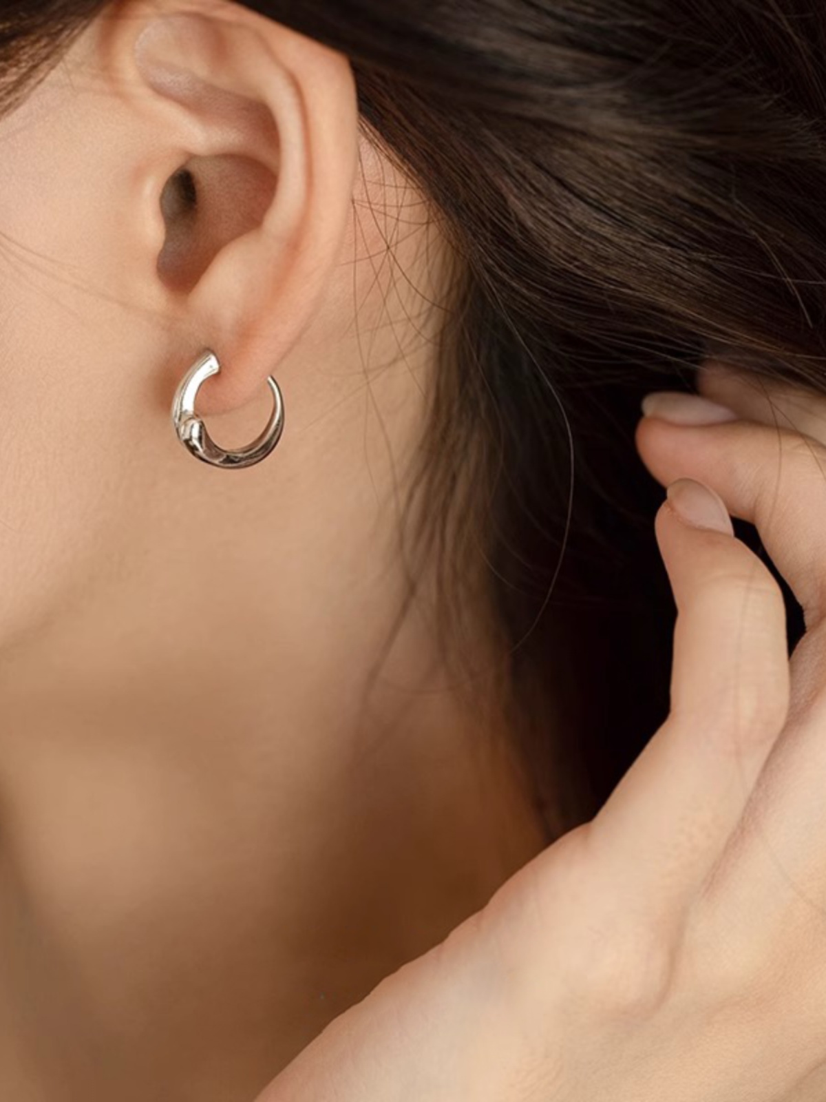 Elegant Matte Geometric Clip-On Earrings for Women - Minimalist Fashion Small Mosquito Coil Design Elegant Matte Geometric Clip-On Earrings for Women - Minimalist Fashion Small Mosquito Coil Design