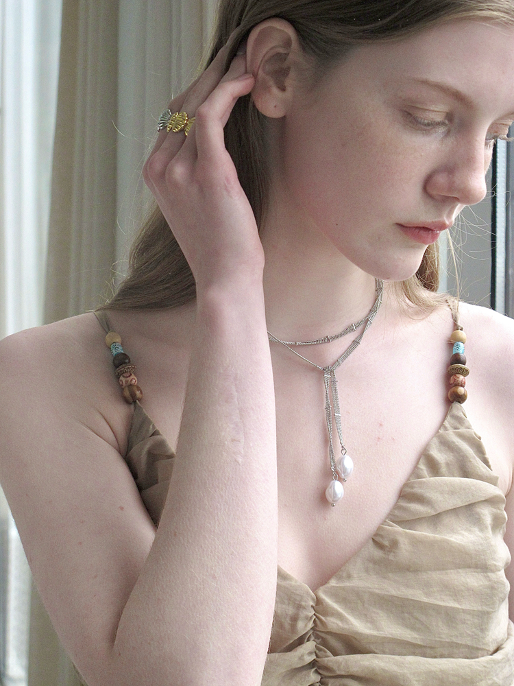 Elegant Minimalist Pearl Wrapped Necklace - Versatile Clavicle Chain for Women, High-End Layered Design for Socialite Style Elegant Minimalist Pearl Wrapped Necklace - Versatile Clavicle Chain for Women, High-End Layered Design for Socialite Style