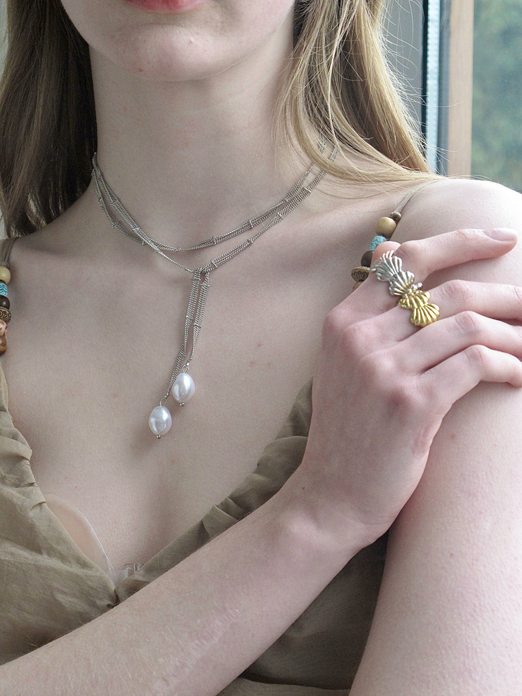 Elegant Minimalist Pearl Wrapped Necklace - Versatile Clavicle Chain for Women, High-End Layered Design for Socialite Style Elegant Minimalist Pearl Wrapped Necklace - Versatile Clavicle Chain for Women, High-End Layered Design for Socialite Style