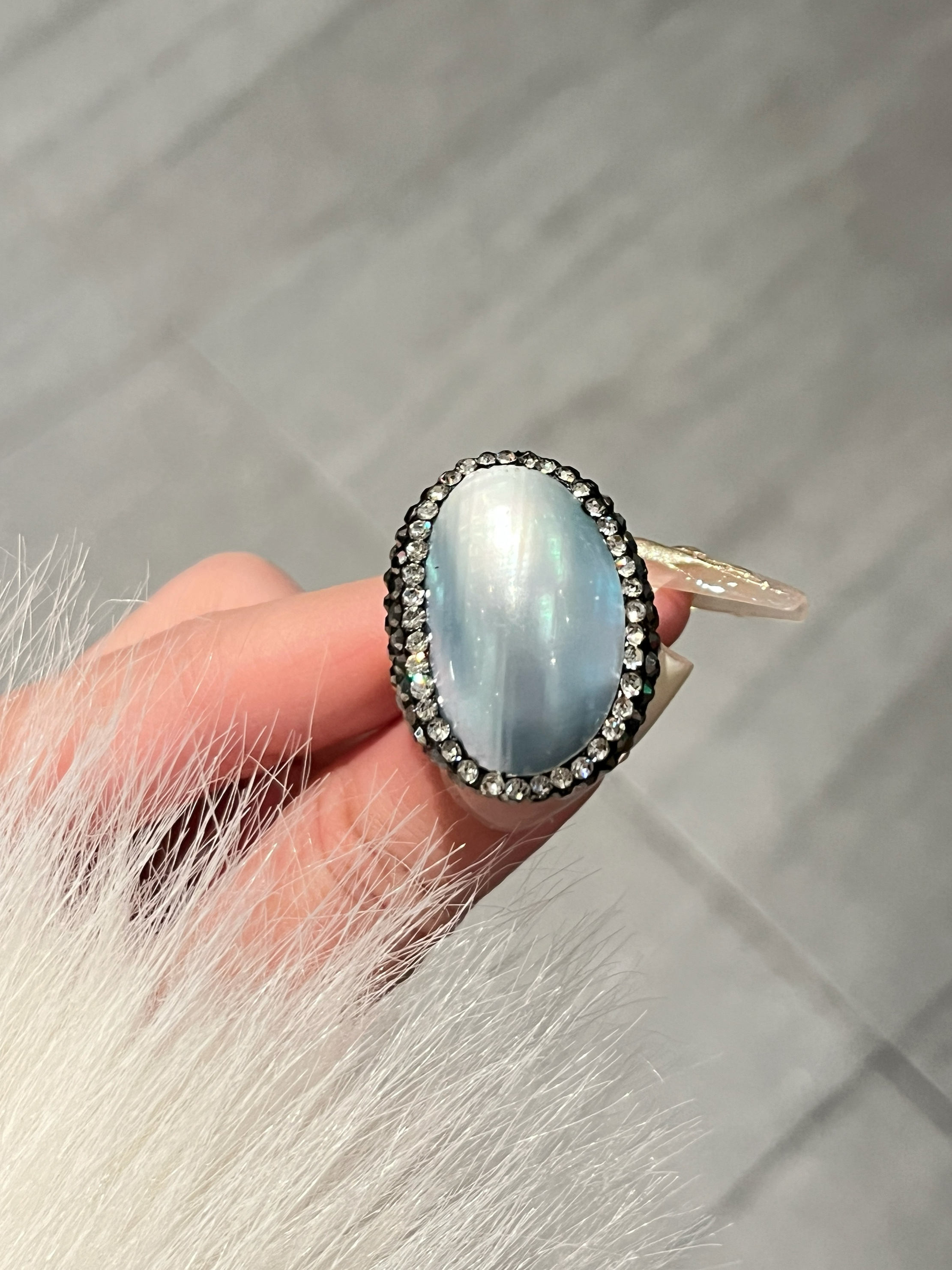 Elegant Natural Deep-Sea Pearl Gray Shell Ring for Women, High-End Light Luxury Wide Finger Ring, Chic Accessory for Any Occasion Elegant Natural Deep-Sea Pearl Gray Shell Ring for Women, High-End Light Luxury Wide Finger Ring, Chic Accessory for Any Occasion