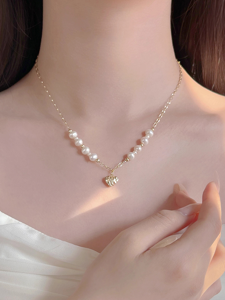 Elegant Natural Pearl Heart Necklace for Women - Classy Blue and White Porcelain Chain, Chic Niche Jewelry, Stylish Accessory