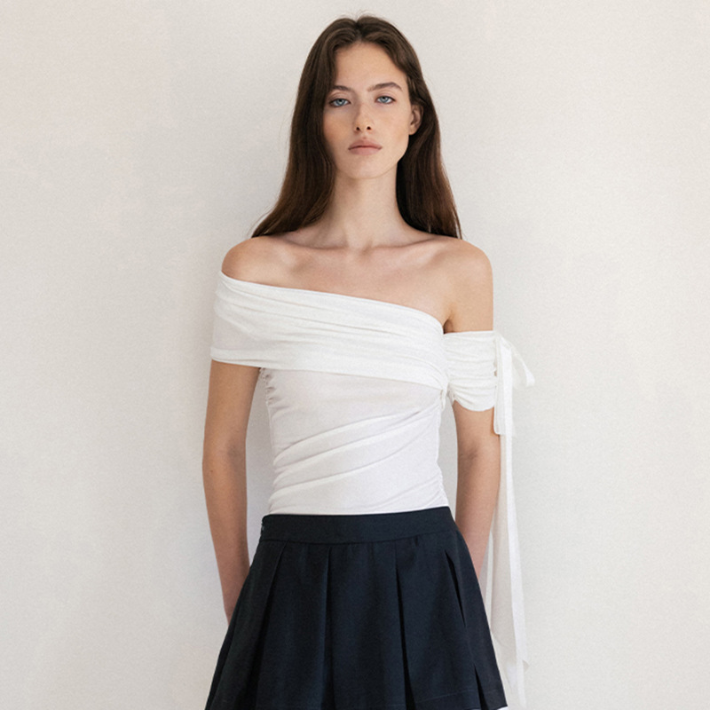 Elegant Off-Shoulder Asymmetrical Knitted Slim-Fit Top with Flowing Strap and Pleated Design - Short Sleeve Fashion T-Shirt Elegant Off-Shoulder Asymmetrical Knitted Slim-Fit Top with Flowing Strap and Pleated Design - Short Sleeve Fashion T-Shirt