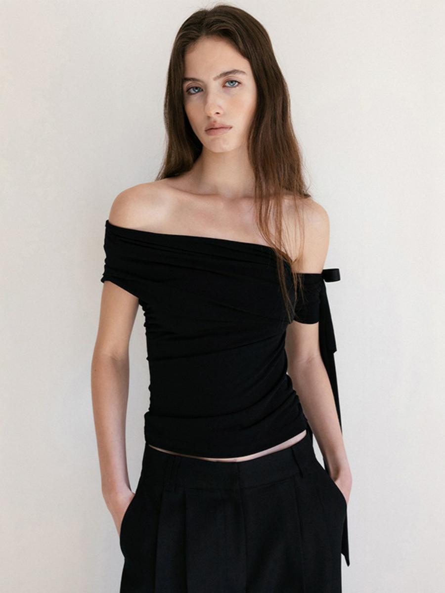 Elegant Off-Shoulder Asymmetrical Knitted Slim-Fit Top with Flowing Strap and Pleated Design - Short Sleeve Fashion T-Shirt Elegant Off-Shoulder Asymmetrical Knitted Slim-Fit Top with Flowing Strap and Pleated Design - Short Sleeve Fashion T-Shirt