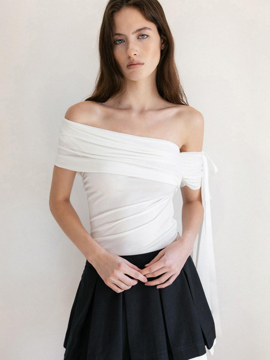 Elegant Off-Shoulder Asymmetrical Knitted Slim-Fit Top with Flowing Strap and Pleated Design - Short Sleeve Fashion T-Shirt Elegant Off-Shoulder Asymmetrical Knitted Slim-Fit Top with Flowing Strap and Pleated Design - Short Sleeve Fashion T-Shirt