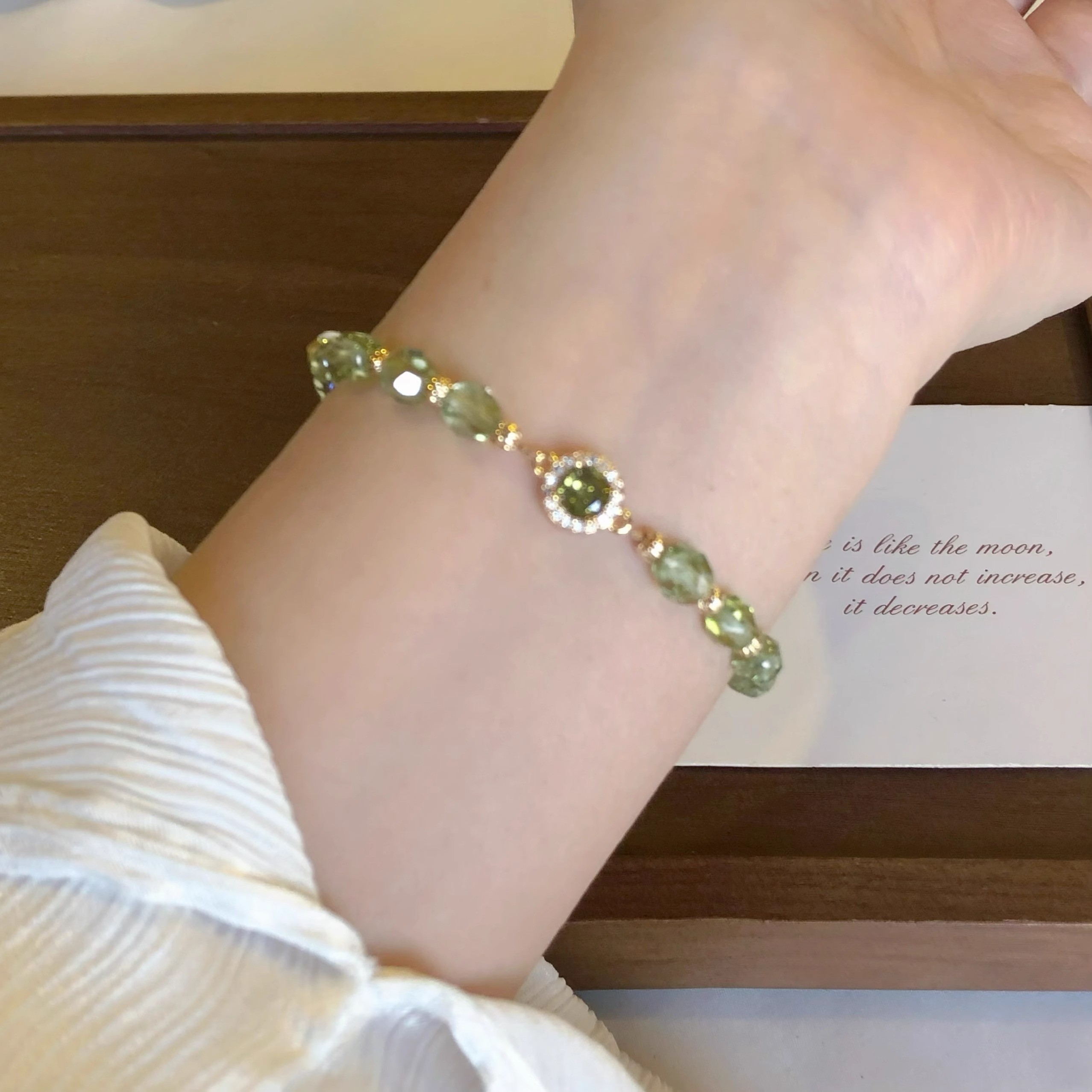 Elegant Olive Green Bracelet with Sophisticated Design - Classy French-Inspired Spring-Summer Accessory Elegant Olive Green Bracelet with Sophisticated Design - Classy French-Inspired Spring-Summer Accessory