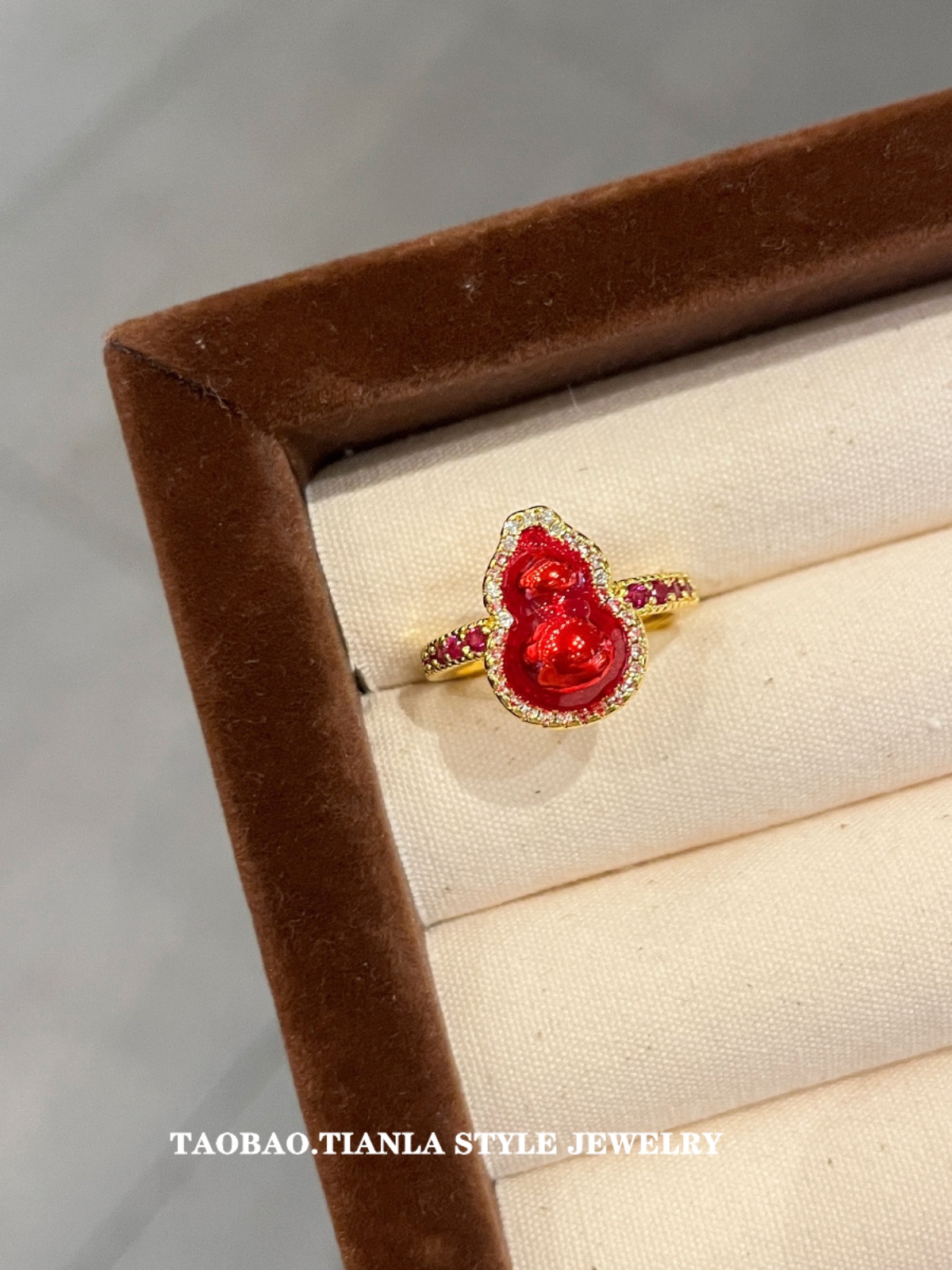 Elegant Open Finger Ring for Women - Super Bright Festive Big Red Gourd Design, Light Luxury, High-End Style Elegant Open Finger Ring for Women - Super Bright Festive Big Red Gourd Design, Light Luxury, High-End Style