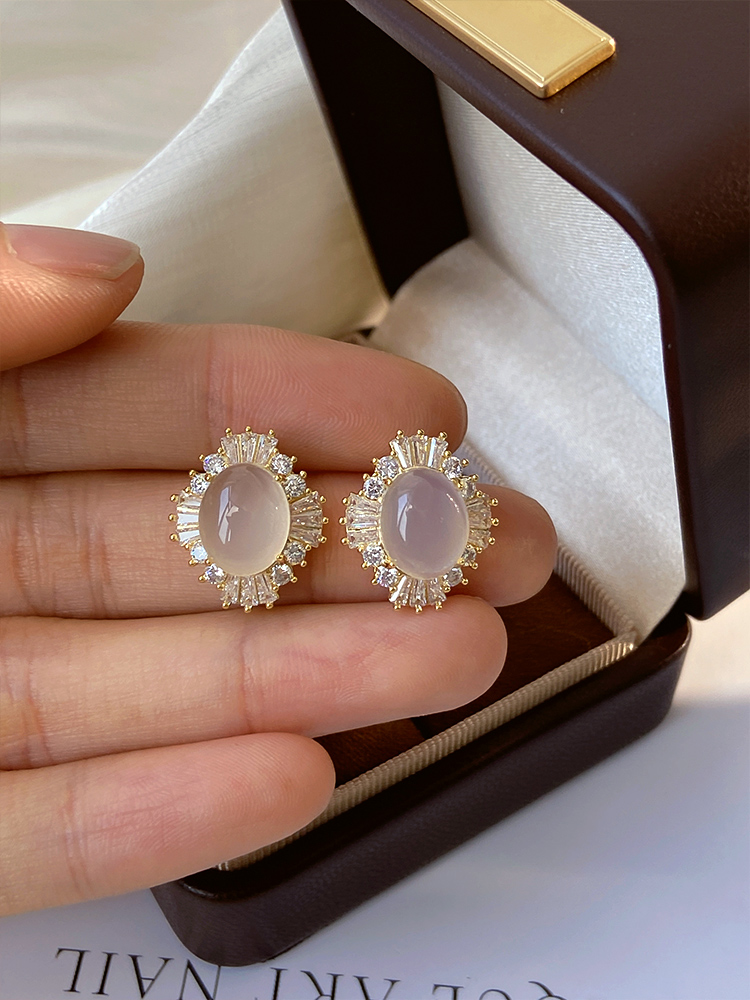 Elegant Oval Zircon Ear Studs for Women - Lightweight 925 Silver Needle Earrings with Full Diamond Inlay, Chic Luxury Jewelry Elegant Oval Zircon Ear Studs for Women - Lightweight 925 Silver Needle Earrings with Full Diamond Inlay, Chic Luxury Jewelry