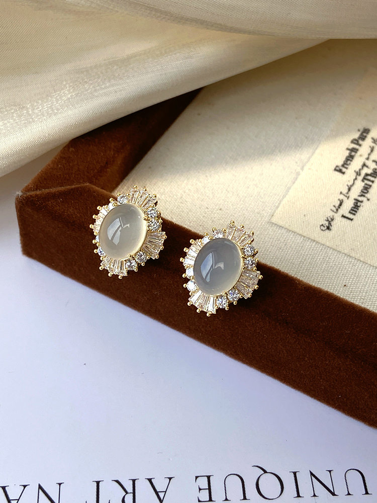 Elegant Oval Zircon Ear Studs for Women - Lightweight 925 Silver Needle Earrings with Full Diamond Inlay, Chic Luxury Jewelry Elegant Oval Zircon Ear Studs for Women - Lightweight 925 Silver Needle Earrings with Full Diamond Inlay, Chic Luxury Jewelry