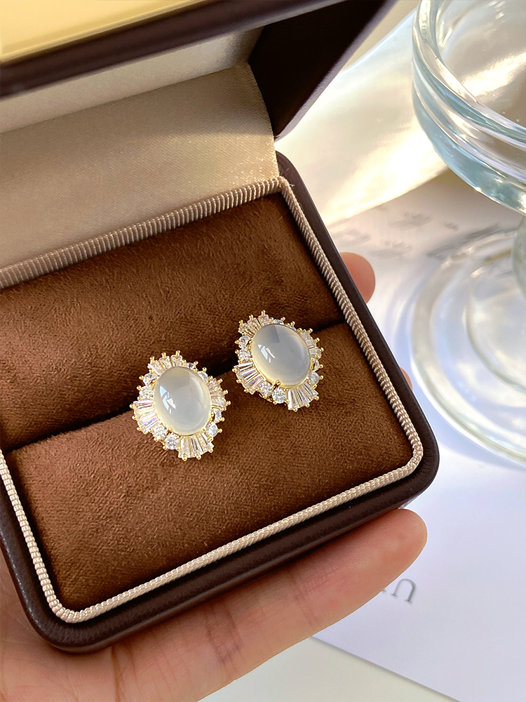 Elegant Oval Zircon Ear Studs for Women - Lightweight 925 Silver Needle Earrings with Full Diamond Inlay, Chic Luxury Jewelry Elegant Oval Zircon Ear Studs for Women - Lightweight 925 Silver Needle Earrings with Full Diamond Inlay, Chic Luxury Jewelry