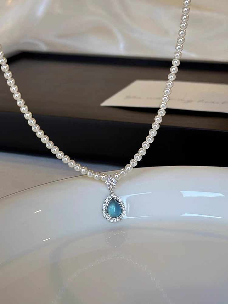 Elegant Pearl Aquamarine Necklace with Zirconium Accents - Classy Silver Neck Chain for Women, Perfect for Chic and Sophisticated Looks Elegant Pearl Aquamarine Necklace with Zirconium Accents - Classy Silver Neck Chain for Women, Perfect for Chic and Sophisticated Looks