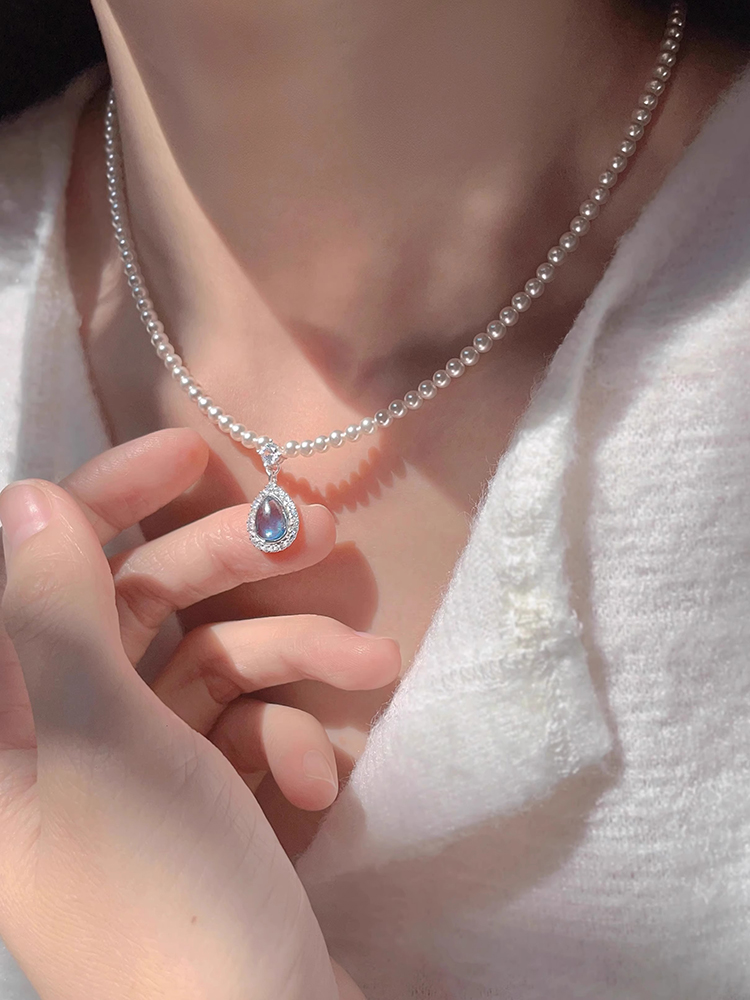 Elegant Pearl Aquamarine Necklace with Zirconium Accents - Classy Silver Neck Chain for Women, Perfect for Chic and Sophisticated Looks Elegant Pearl Aquamarine Necklace with Zirconium Accents - Classy Silver Neck Chain for Women, Perfect for Chic and Sophisticated Looks