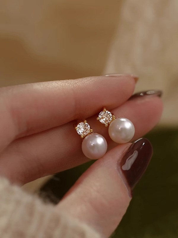 Elegant Pearl Earrings for Women - High-End Light Luxury Design, Chic Lady Style Accessories for Special Occasions Elegant Pearl Earrings for Women - High-End Light Luxury Design, Chic Lady Style Accessories for Special Occasions