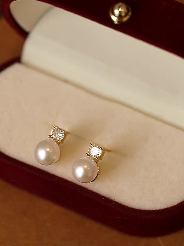 Elegant Pearl Earrings for Women - High-End Light Luxury Design, Chic Lady Style Accessories for Special Occasions