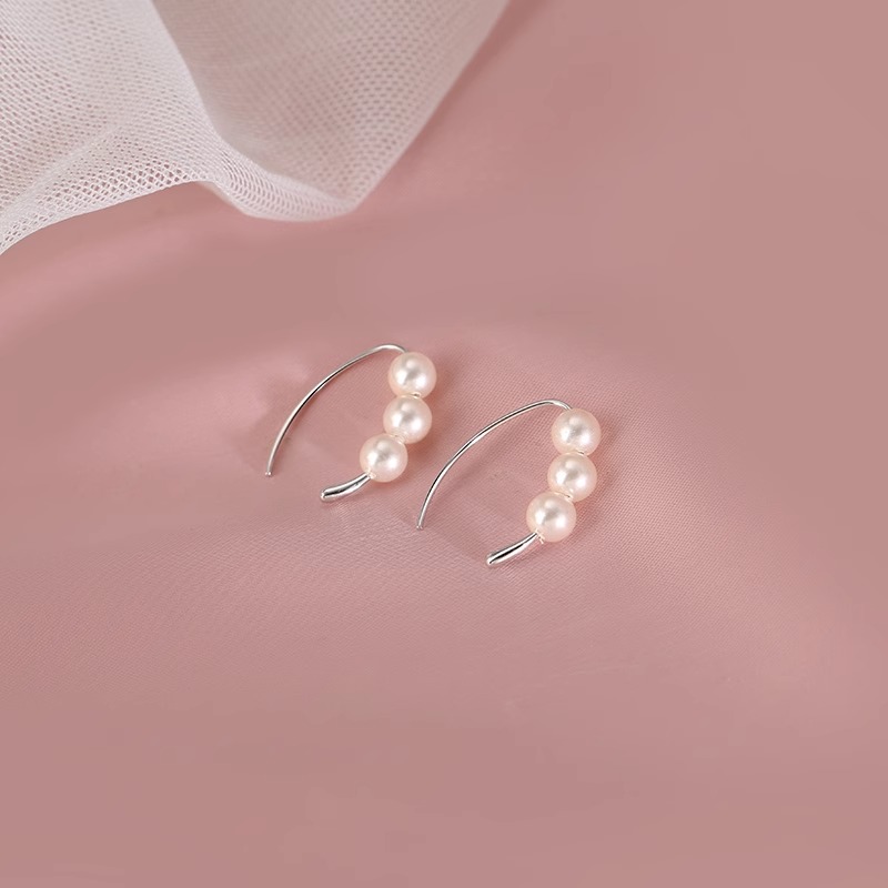 Elegant Pearl Hook Earrings for Women - Chic Designer Style, Temperament Jewelry, Perfect for Fashion-Forward Looks Elegant Pearl Hook Earrings for Women - Chic Designer Style, Temperament Jewelry, Perfect for Fashion-Forward Looks