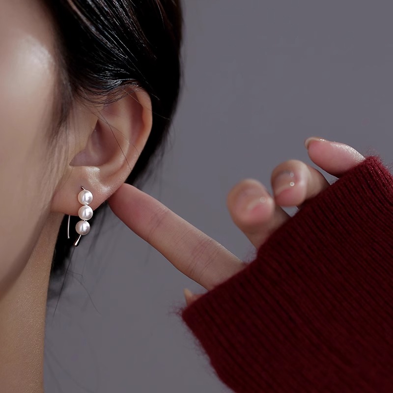 Elegant Pearl Hook Earrings for Women - Chic Designer Style, Temperament Jewelry, Perfect for Fashion-Forward Looks Elegant Pearl Hook Earrings for Women - Chic Designer Style, Temperament Jewelry, Perfect for Fashion-Forward Looks