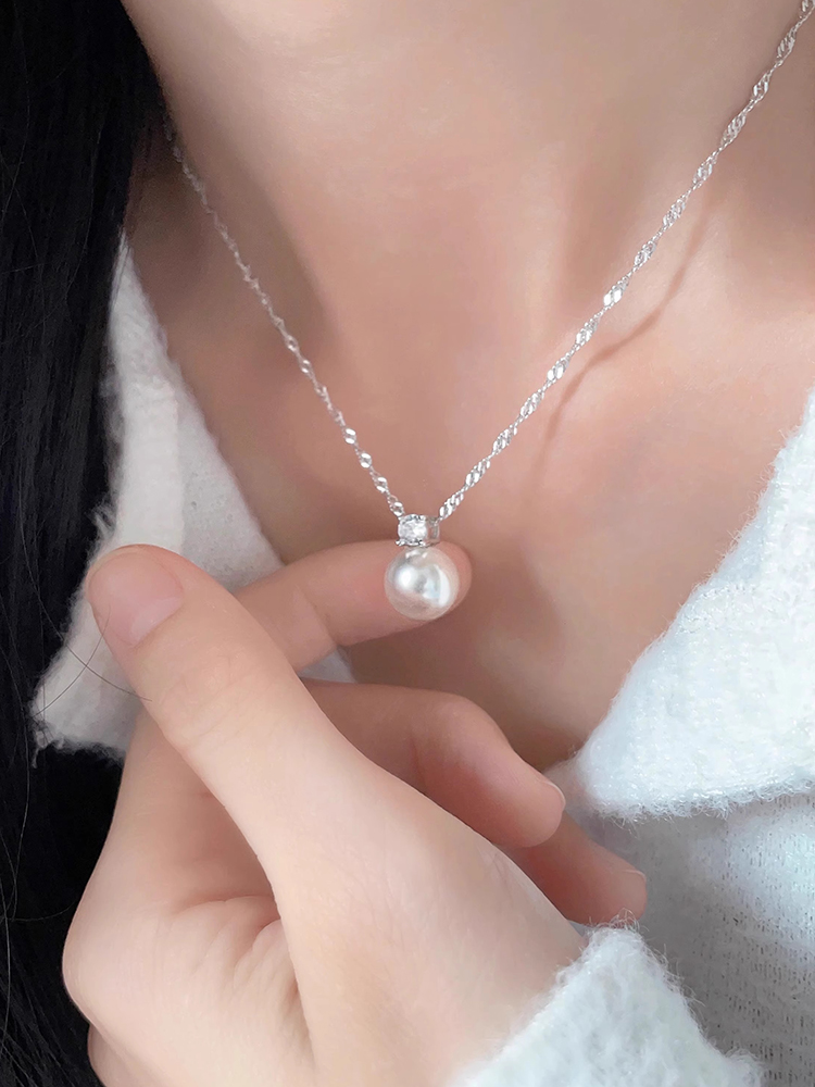 Elegant Pearl Necklace for Women - High-End Silver Collarbone Chain, Classy French Style Jewelry, Exquisite Design Elegant Pearl Necklace for Women - High-End Silver Collarbone Chain, Classy French Style Jewelry, Exquisite Design