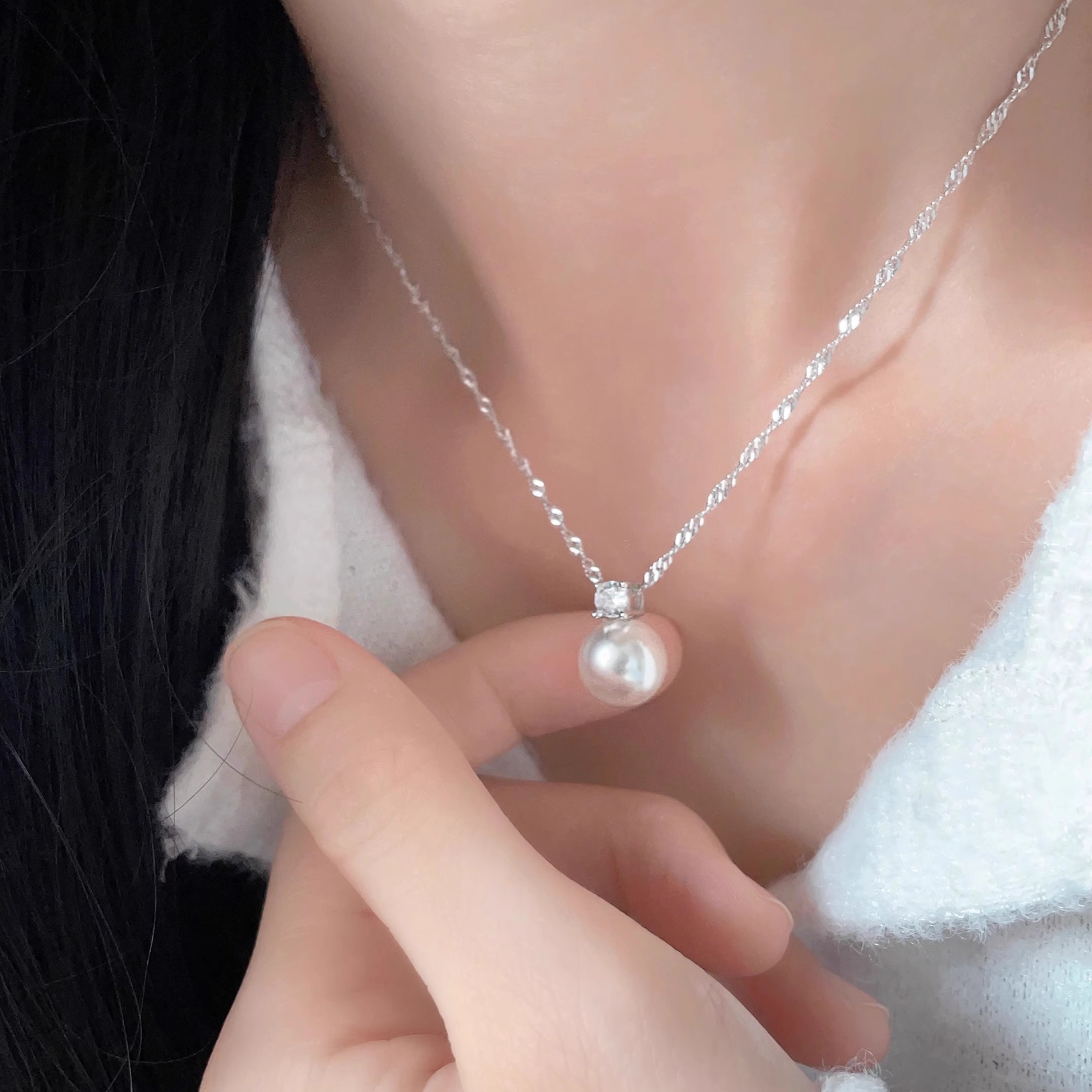 Elegant Pearl Necklace for Women - High-End Silver Collarbone Chain, Classy French Style Jewelry, Exquisite Design Elegant Pearl Necklace for Women - High-End Silver Collarbone Chain, Classy French Style Jewelry, Exquisite Design
