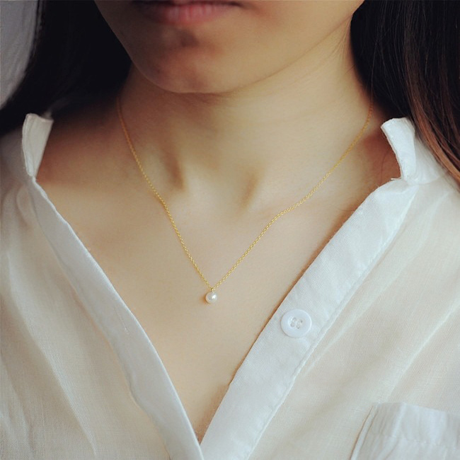 Elegant Pearl Necklace for Women, Versatile Light Luxury Pendant Clavicle Chain, Trendy Fashion Accessory for Any Occasion