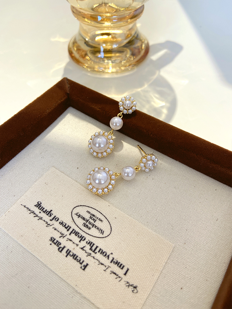 Elegant Pearl Pendant Earrings for Women - Minimalist Light Luxury Ear Studs, Unique Versatile Accessories Elegant Pearl Pendant Earrings for Women - Minimalist Light Luxury Ear Studs, Unique Versatile Accessories