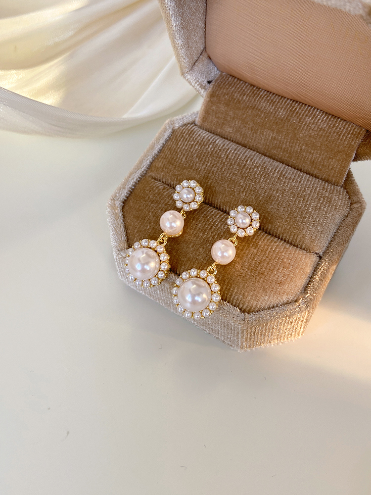 Elegant Pearl Pendant Earrings for Women - Minimalist Light Luxury Ear Studs, Unique Versatile Accessories Elegant Pearl Pendant Earrings for Women - Minimalist Light Luxury Ear Studs, Unique Versatile Accessories