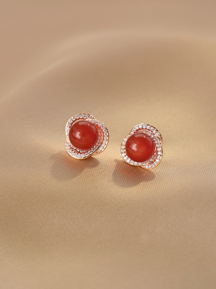 Elegant Red Agate Earrings for Women, Micro-Inlaid Zircon, Minimalist Chinese Style, Versatile High-End Jewelry for New Year Celebrations Elegant Red Agate Earrings for Women, Micro-Inlaid Zircon, Minimalist Chinese Style, Versatile High-End Jewelry for New Year Celebrations
