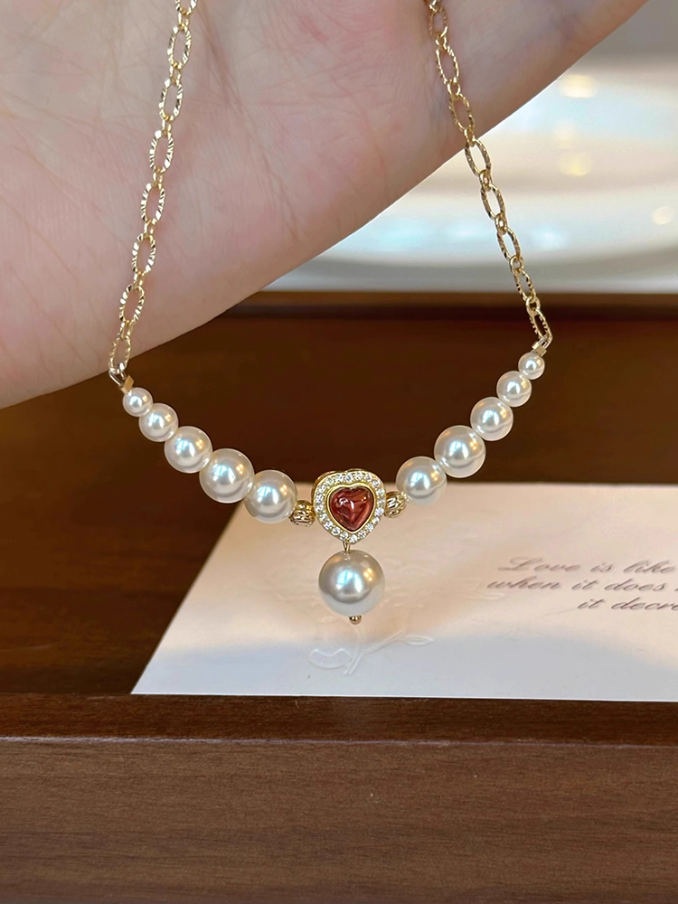 Elegant Red Garnet Pearl Necklace for Women - Classy French Designer-Inspired Light Luxury Neck Chain