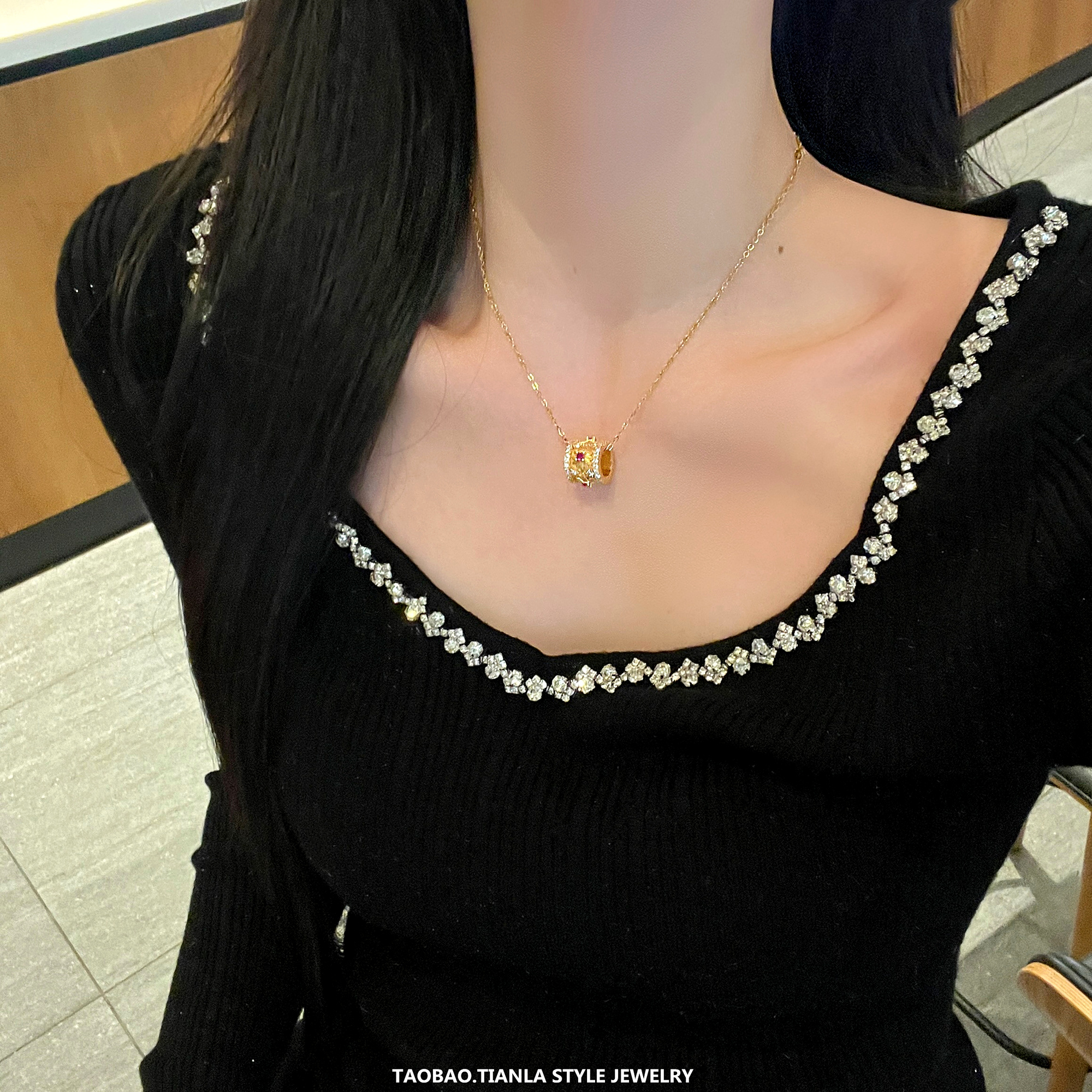 Elegant Red Ruby Pendant Necklace for Women - Light Luxury Collarbone Chain Accessory Elegant Red Ruby Pendant Necklace for Women - Light Luxury Collarbone Chain Accessory