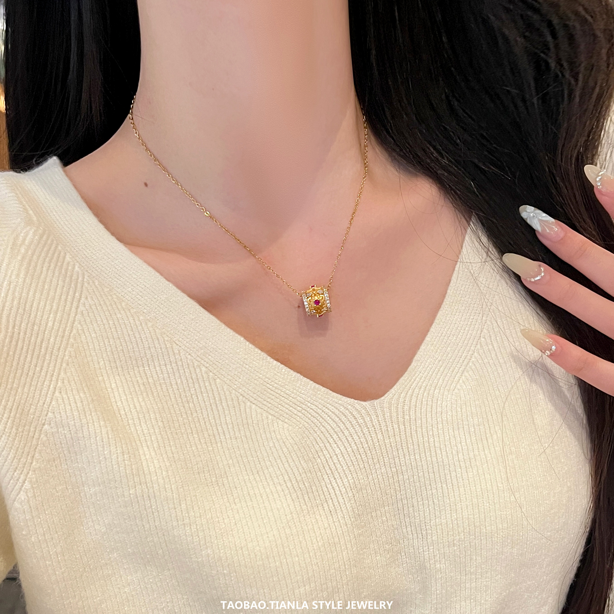 Elegant Red Ruby Pendant Necklace for Women - Light Luxury Collarbone Chain Accessory