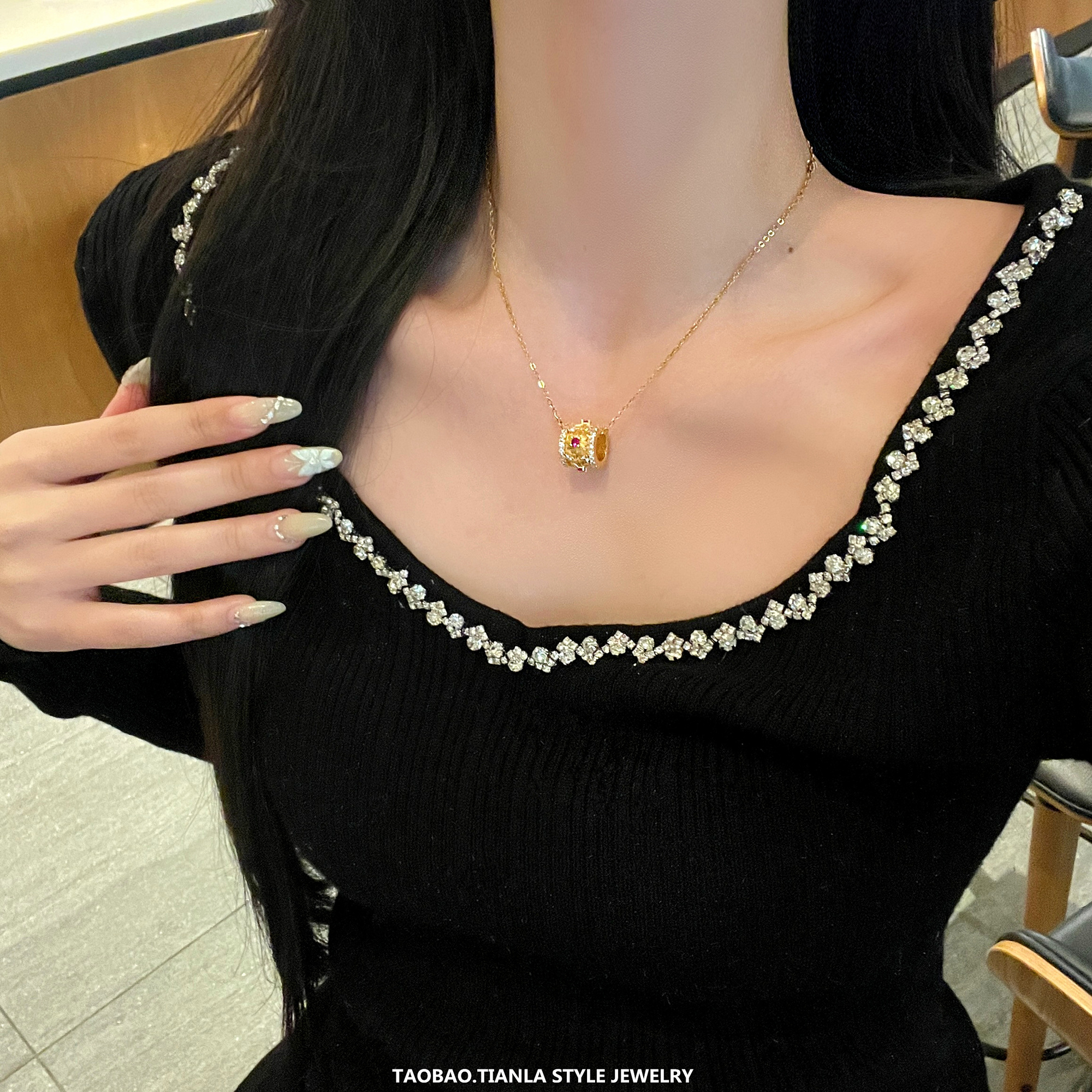 Elegant Red Ruby Pendant Necklace for Women - Light Luxury Collarbone Chain Accessory Elegant Red Ruby Pendant Necklace for Women - Light Luxury Collarbone Chain Accessory