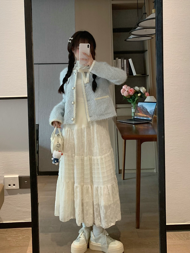 Elegant Slimming Blue Chanel-Style Coat for Women - Sweet Delicate Spring Design, High-Quality Fashion Outerwear Elegant Slimming Blue Chanel-Style Coat for Women - Sweet Delicate Spring Design, High-Quality Fashion Outerwear