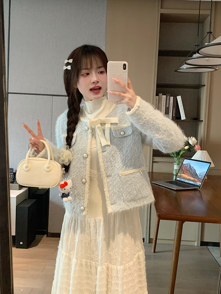 Elegant Slimming Blue Chanel-Style Coat for Women - Sweet Delicate Spring Design, High-Quality Fashion Outerwear Elegant Slimming Blue Chanel-Style Coat for Women - Sweet Delicate Spring Design, High-Quality Fashion Outerwear