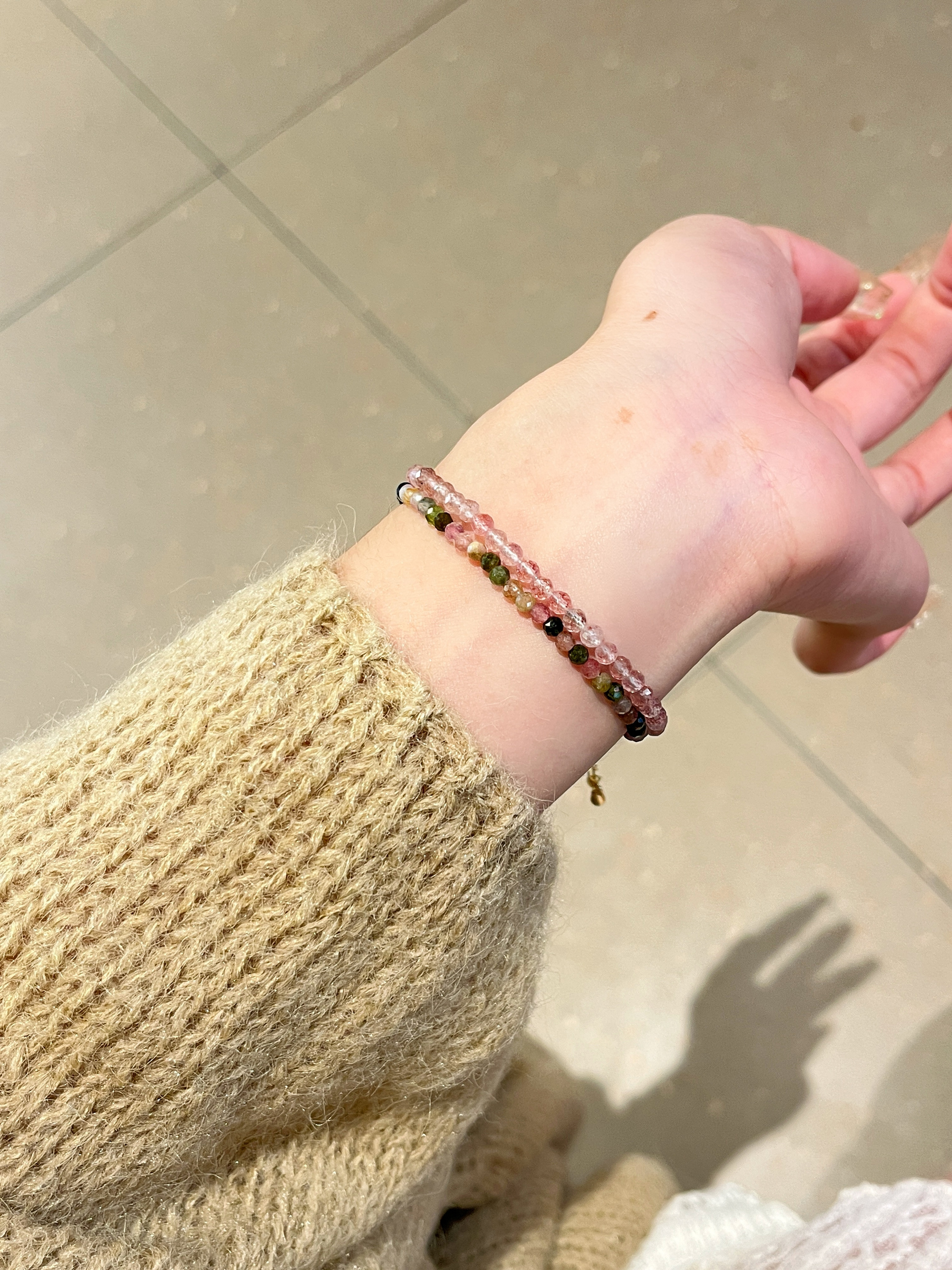 Elegant Strawberry Crystal Bracelet for Girls - Minimalist High-End Versatile Wristband for Stacking - Ins Style Fashion Accessory Elegant Strawberry Crystal Bracelet for Girls - Minimalist High-End Versatile Wristband for Stacking - Ins Style Fashion Accessory