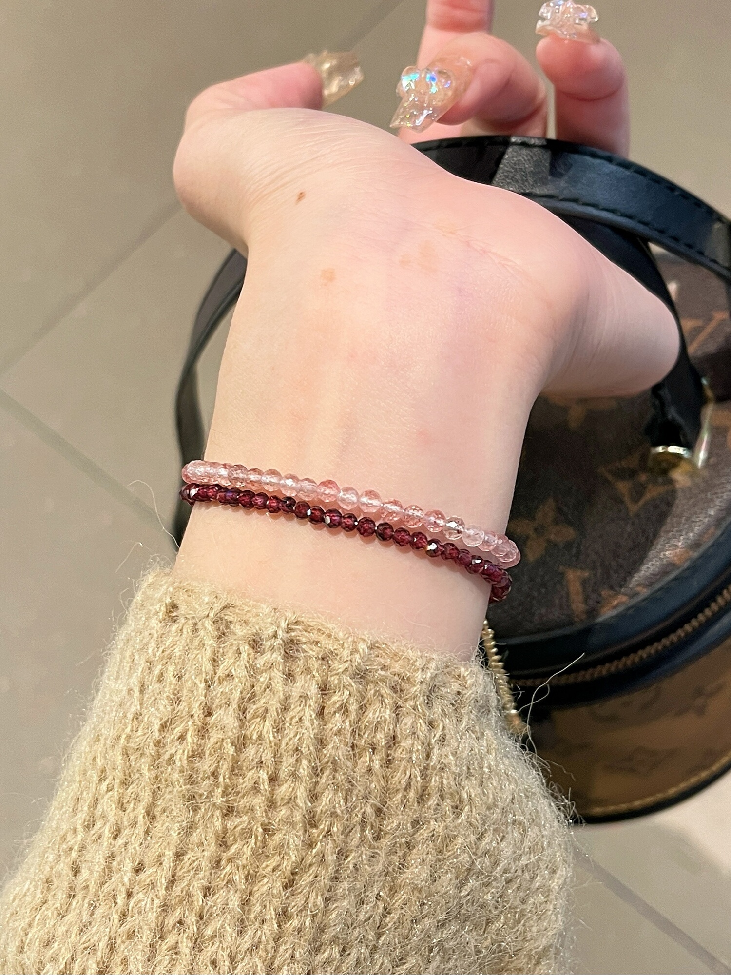 Elegant Strawberry Crystal Bracelet for Girls - Minimalist High-End Versatile Wristband for Stacking - Ins Style Fashion Accessory Elegant Strawberry Crystal Bracelet for Girls - Minimalist High-End Versatile Wristband for Stacking - Ins Style Fashion Accessory