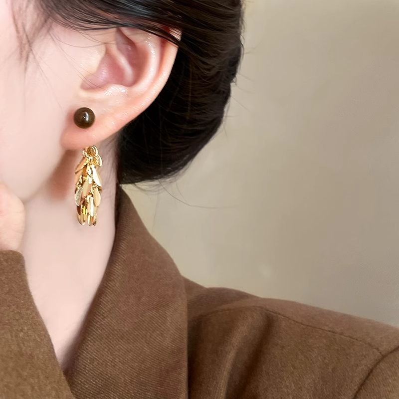 Elegant Tassel Earrings for Women, Light Luxury Studs with Chic Design, High-Quality Fashion Accessories for Effortless Style Elegant Tassel Earrings for Women, Light Luxury Studs with Chic Design, High-Quality Fashion Accessories for Effortless Style