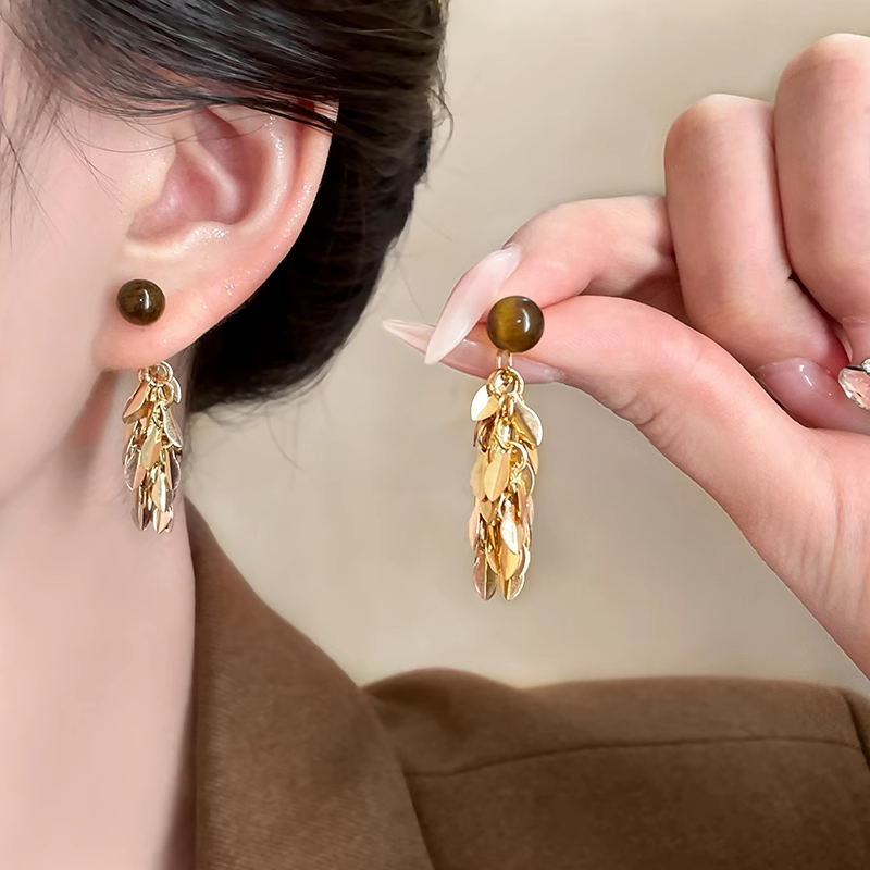 Elegant Tassel Earrings for Women, Light Luxury Studs with Chic Design, High-Quality Fashion Accessories for Effortless Style Elegant Tassel Earrings for Women, Light Luxury Studs with Chic Design, High-Quality Fashion Accessories for Effortless Style