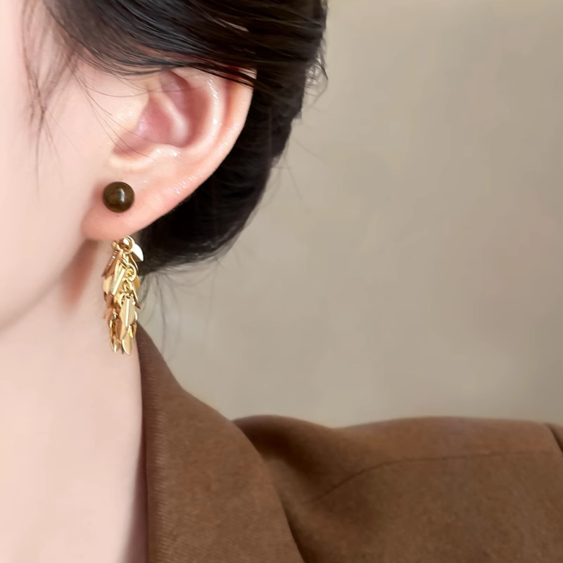 Elegant Tassel Earrings for Women, Light Luxury Studs with Chic Design, High-Quality Fashion Accessories for Effortless Style Elegant Tassel Earrings for Women, Light Luxury Studs with Chic Design, High-Quality Fashion Accessories for Effortless Style
