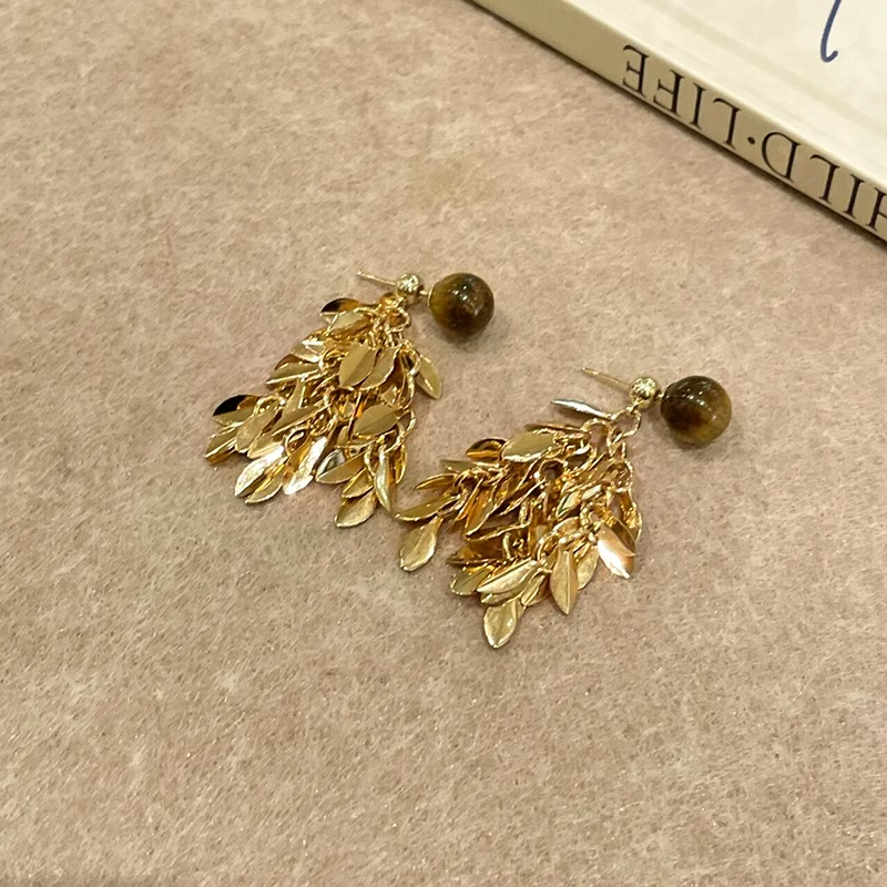 Elegant Tassel Earrings for Women, Light Luxury Studs with Chic Design, High-Quality Fashion Accessories for Effortless Style Elegant Tassel Earrings for Women, Light Luxury Studs with Chic Design, High-Quality Fashion Accessories for Effortless Style